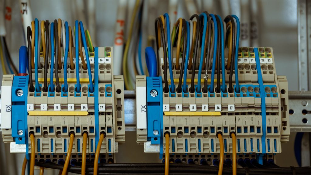 Czym zmierzyć podstawowe parametry instalacji elektrycznej?